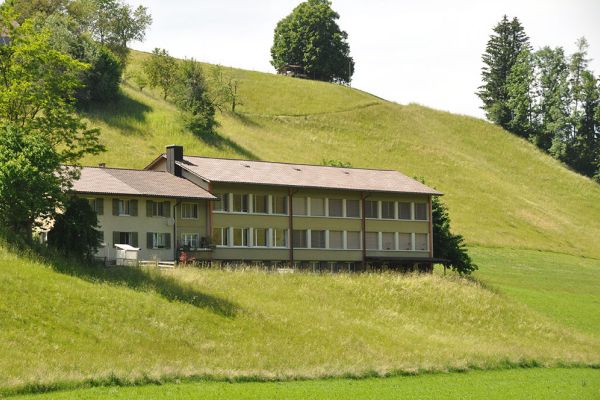 Schulhaus Niederbach